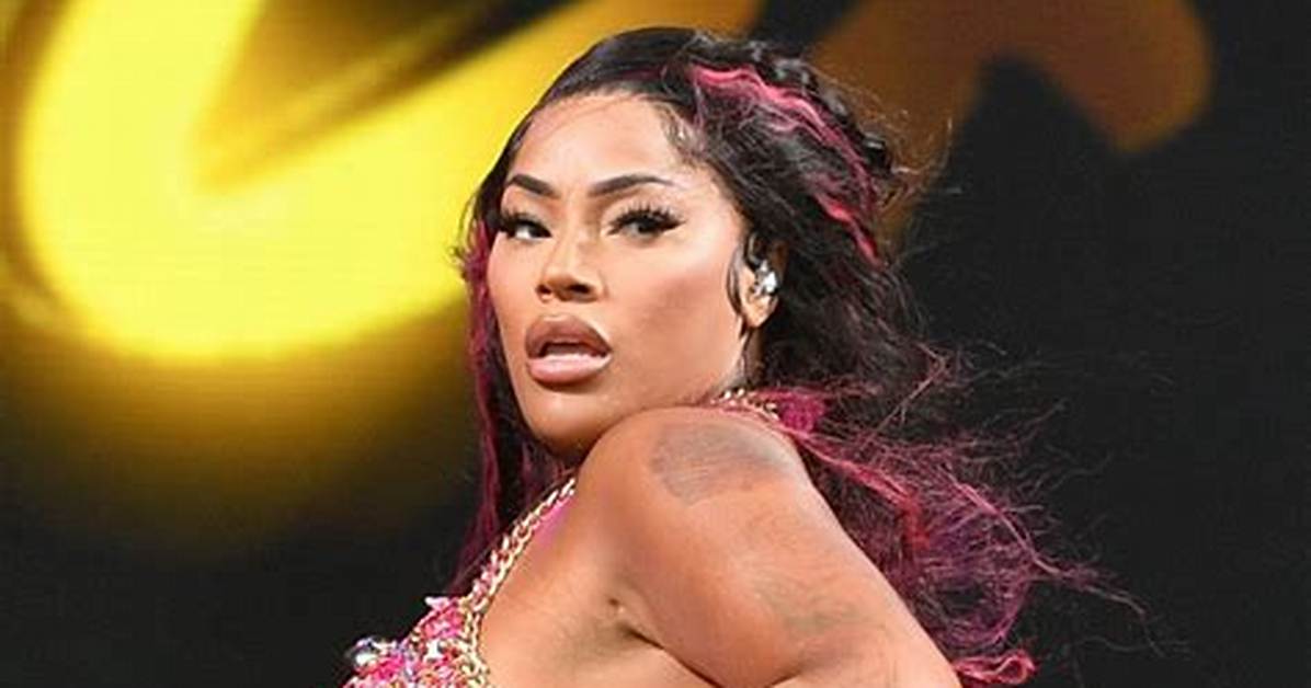 Stefflon Don Flaunts Her Hot Body in an Expensive Gucci Swimsuit (Photos)