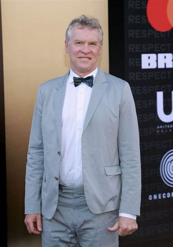 Tate Donovan- Wiki, Age, Height, Net Worth, Wife, Ethnicity