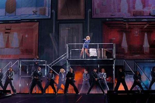 Taylor Swift's Unwanted Visitors - Celebmix