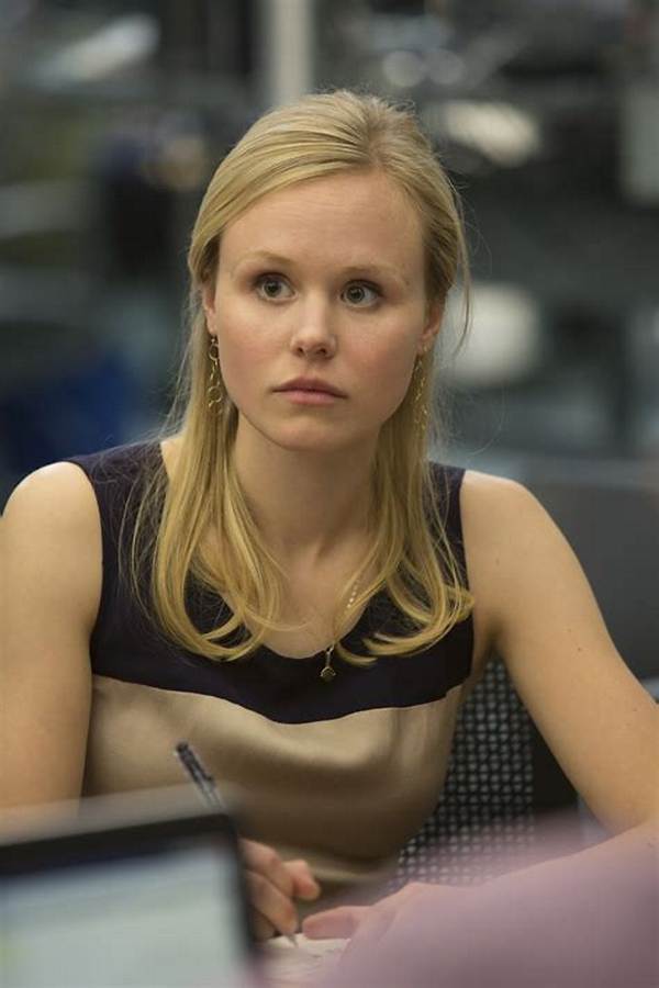 The Newsroom Alison Pill Topless Photo ‘Accidental’ Twitter