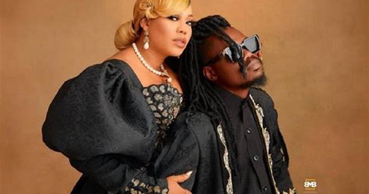 Toyin Lawani’s Husband, Segun Rocks ‘Gele’ to an Event, Fans React