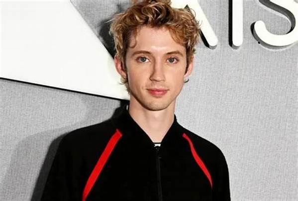 Troye Sivan Bio, Age, Career, Net Worth, Family & More