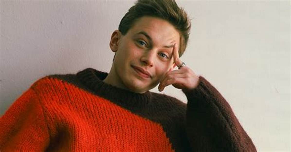 Uly Schlesinger- Wiki, Age, Height, Net Worth, Girlfriend, Ethnicity