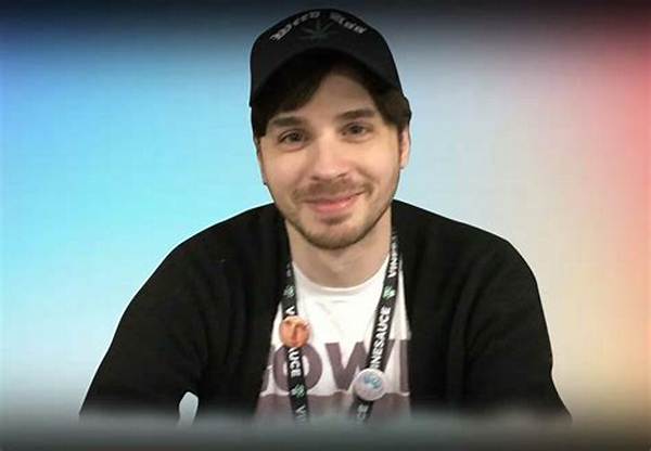 Vinny Vinesauce’s Girlfriend: Who Is Vinny Vinesauce Dating?