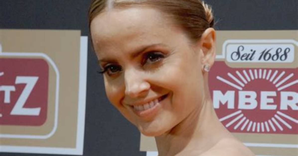 What Is Mena Suvari’s Net Worth: Biography, Net Worth & More