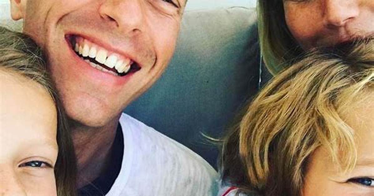 Who Is Chris Martin? , Birthday, Family, Albums, Social Media