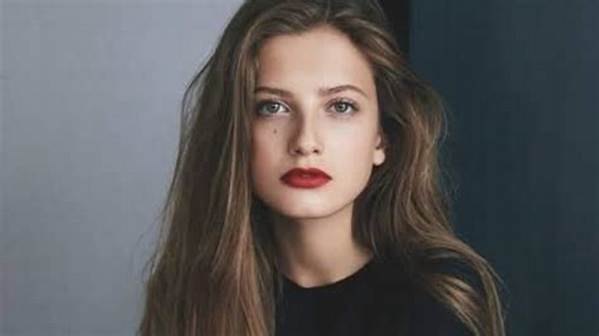 Who Is Zoe Pastelle Dating – Zoe Pastelle's Boyfriend & Exes