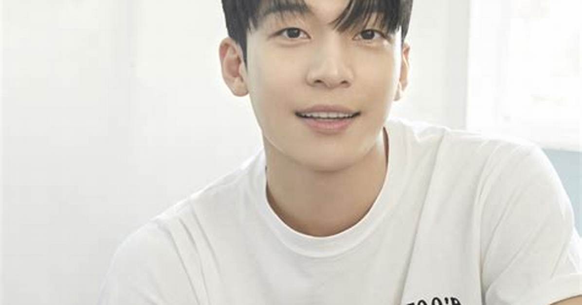 Wi Ha-Joon Successfully Nailed His First Magazine Cover Since His Debut
